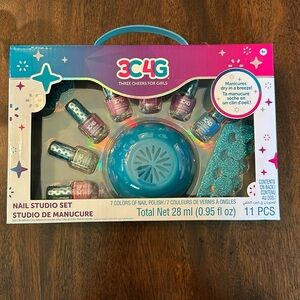 NIB Nail Polish and Manicure Set